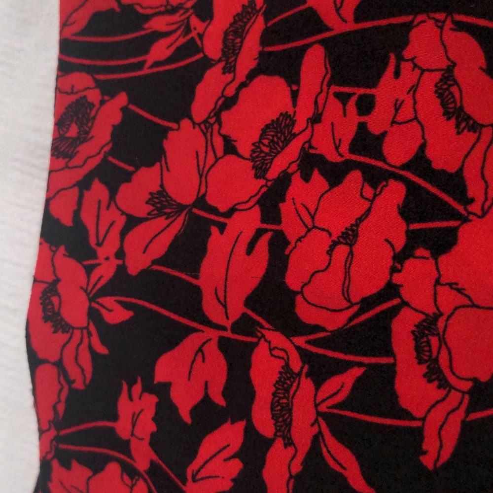 Skirt in Red and Black Floral - Picture 7 of 7